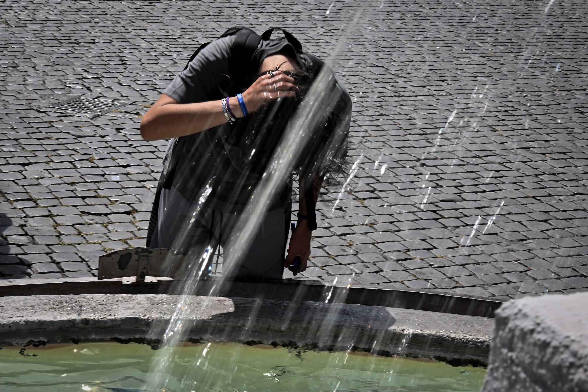 Caldo sempre peggio, oggi in Italia 14 città da bollino rosso e venerdì saranno 17