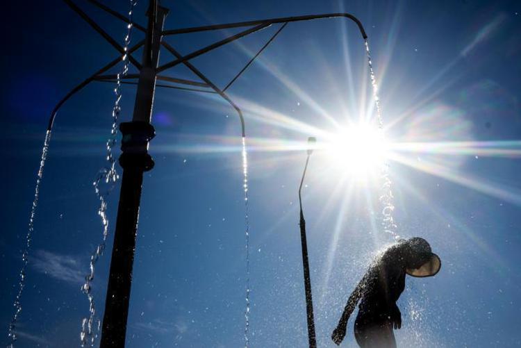 Caldo senza tregua di giorno e di notte, 'sonni bollenti' e massime sui 40°C