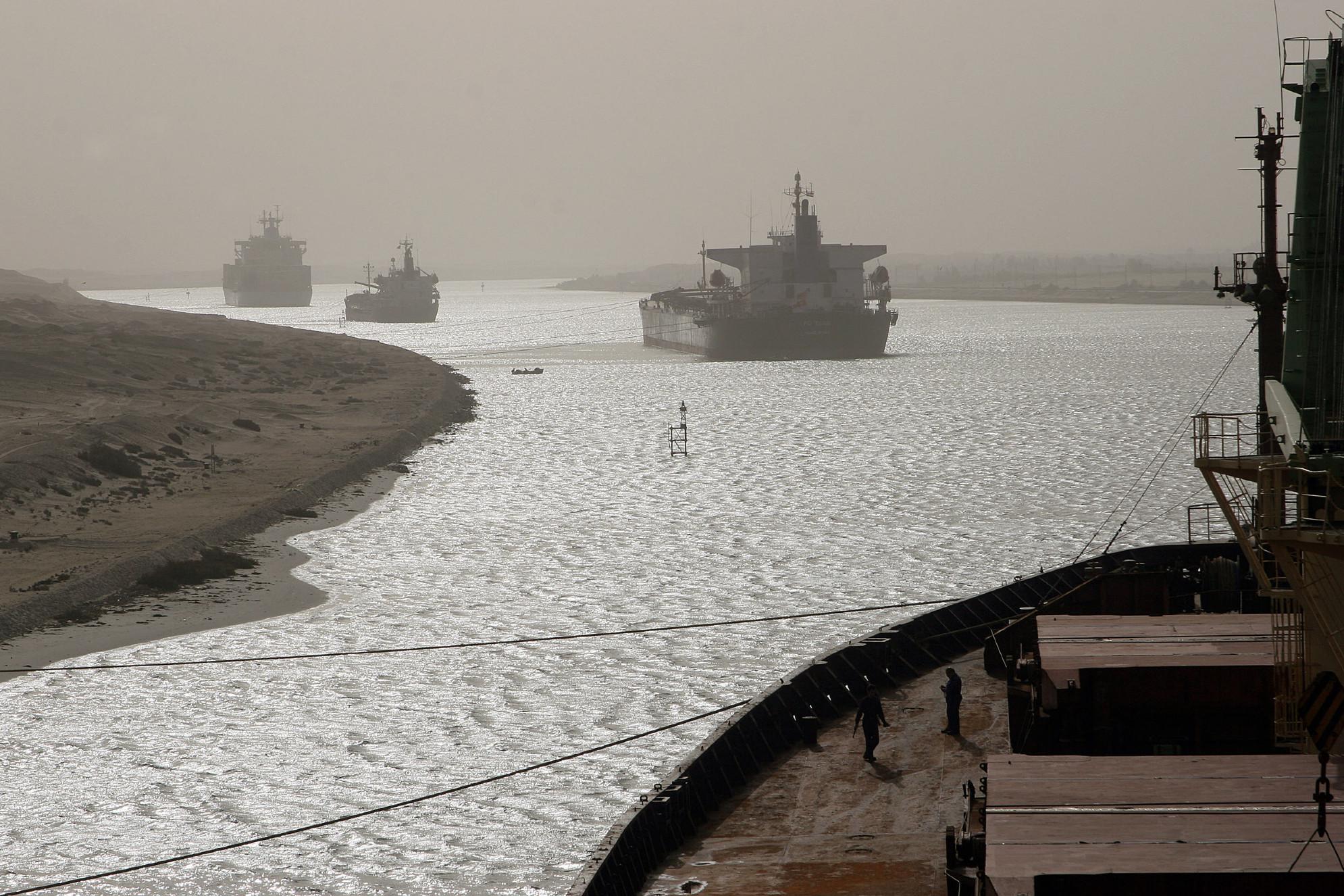 Canale di Suez bloccato da una nave