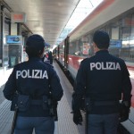 Capotreno accoltellato a Genova, il 21enne arrestato: "Mi ha colpito con manganello"