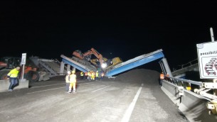 Cavalcavia Anas durante demolizione crolla su autostrada, chiuso tratto D19