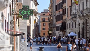 Centro Italia nel mirino del caldo afoso, oggi 8 città da bollino rosso