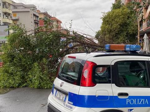 Ciclone Circe spazza l'Italia, stop estate: meteo oggi e allerta maltempo