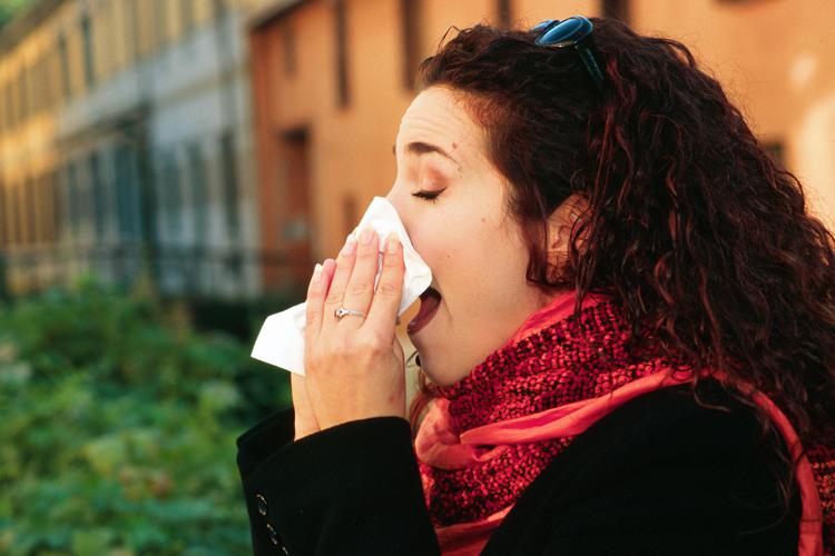 Clima autunnale sull'Italia, il ritorno dei virus respiratori: "150mila casi a settimana"