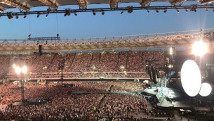 Coldplay vs Taylor Swift, la sfida dei live a Roma e Milano