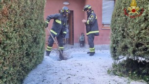 Como, grandinata travolge casa: gravi madre e figlia