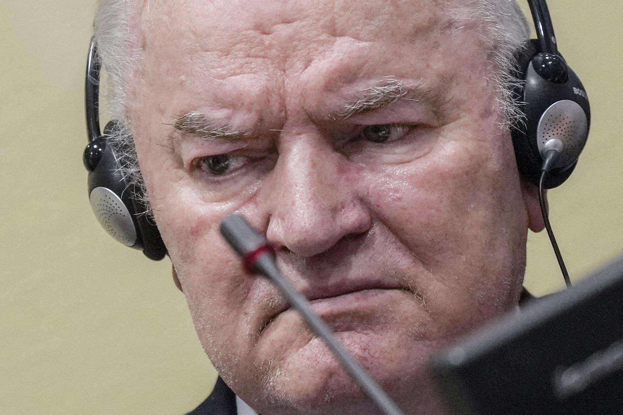 Confermato l'ergastolo per Ratko Mladic, il boia di Srebrenica