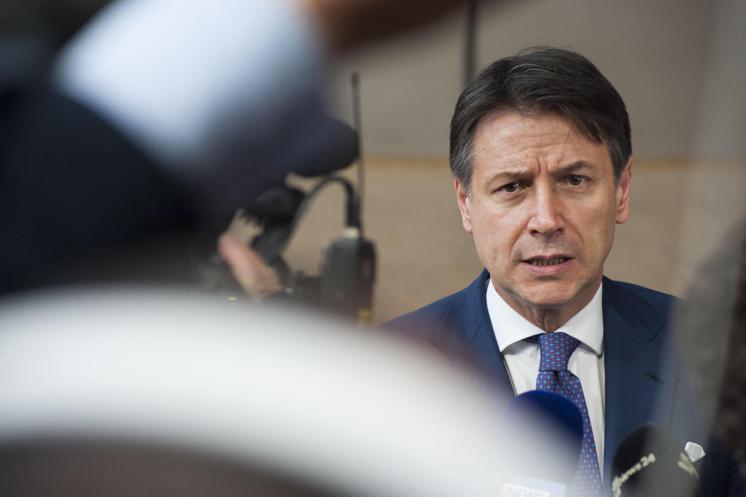 Conte: "Serve governo salvezza nazionale"