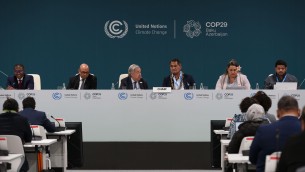 Cop 29, approvato accordo: 300 miliardi di dollari all'anno per i Paesi poveri