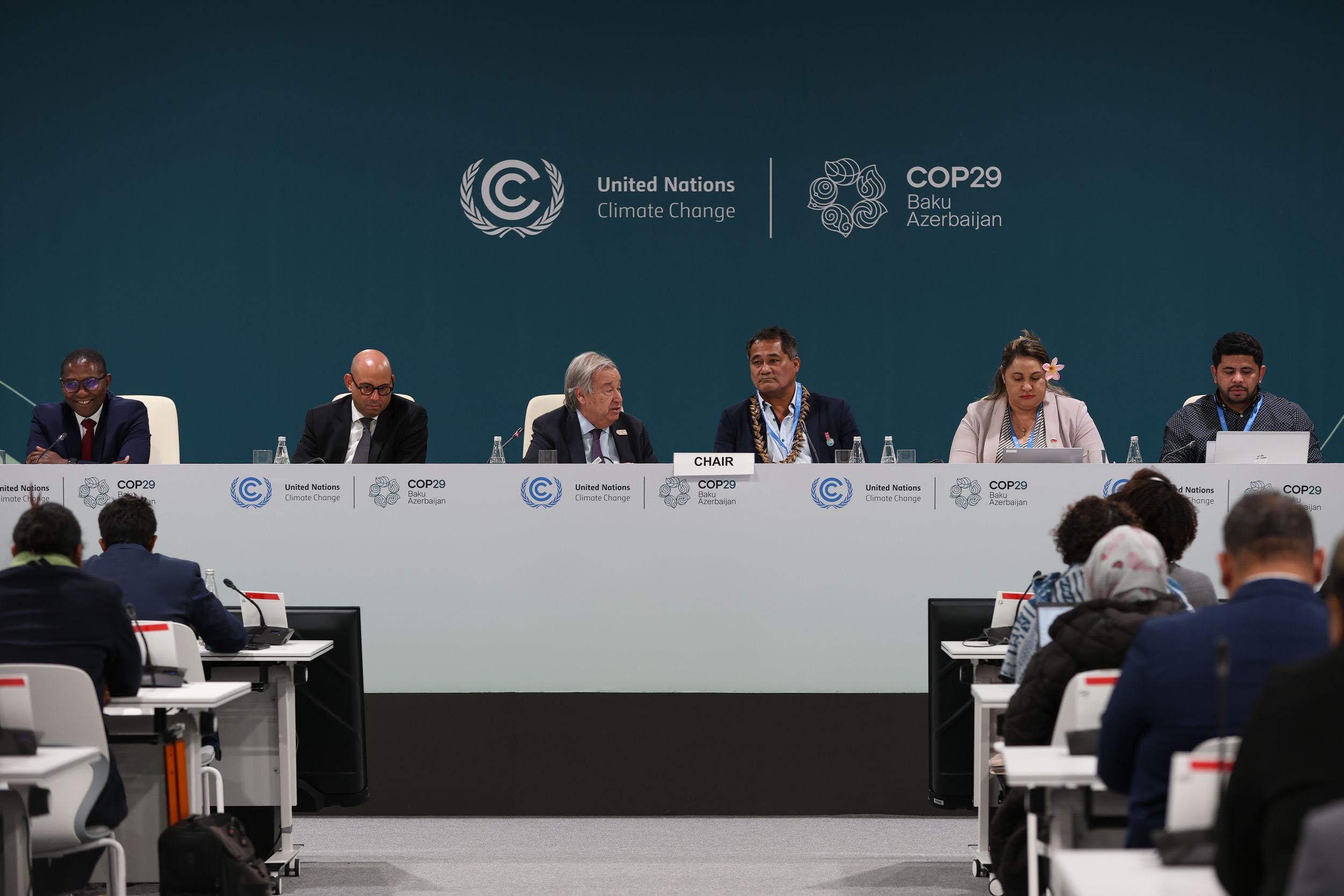 Cop 29, approvato accordo: 300 miliardi di dollari all'anno per i Paesi poveri