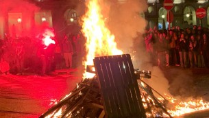 Corteo pro Palestina a Torino, bruciate bandiere di Israele