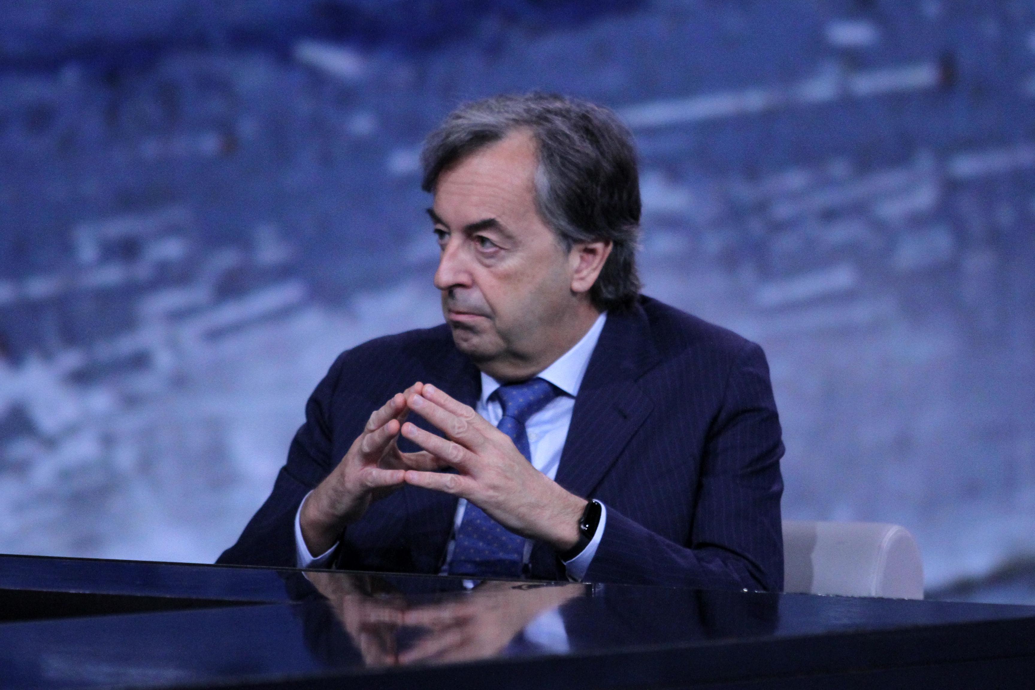 Covid, Burioni: "Non esiste farmaco efficace nella cura domiciliare"