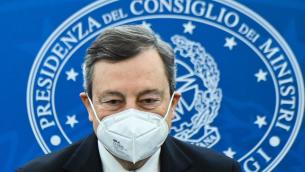 Covid, Draghi: "Mi vaccinerò presto con AstraZeneca"