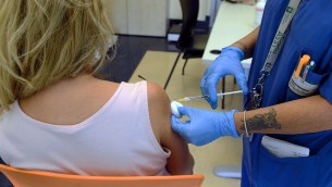 Covid, due vaccini meglio di uno: Usa consigliano doppia dose per evitare ricoveri