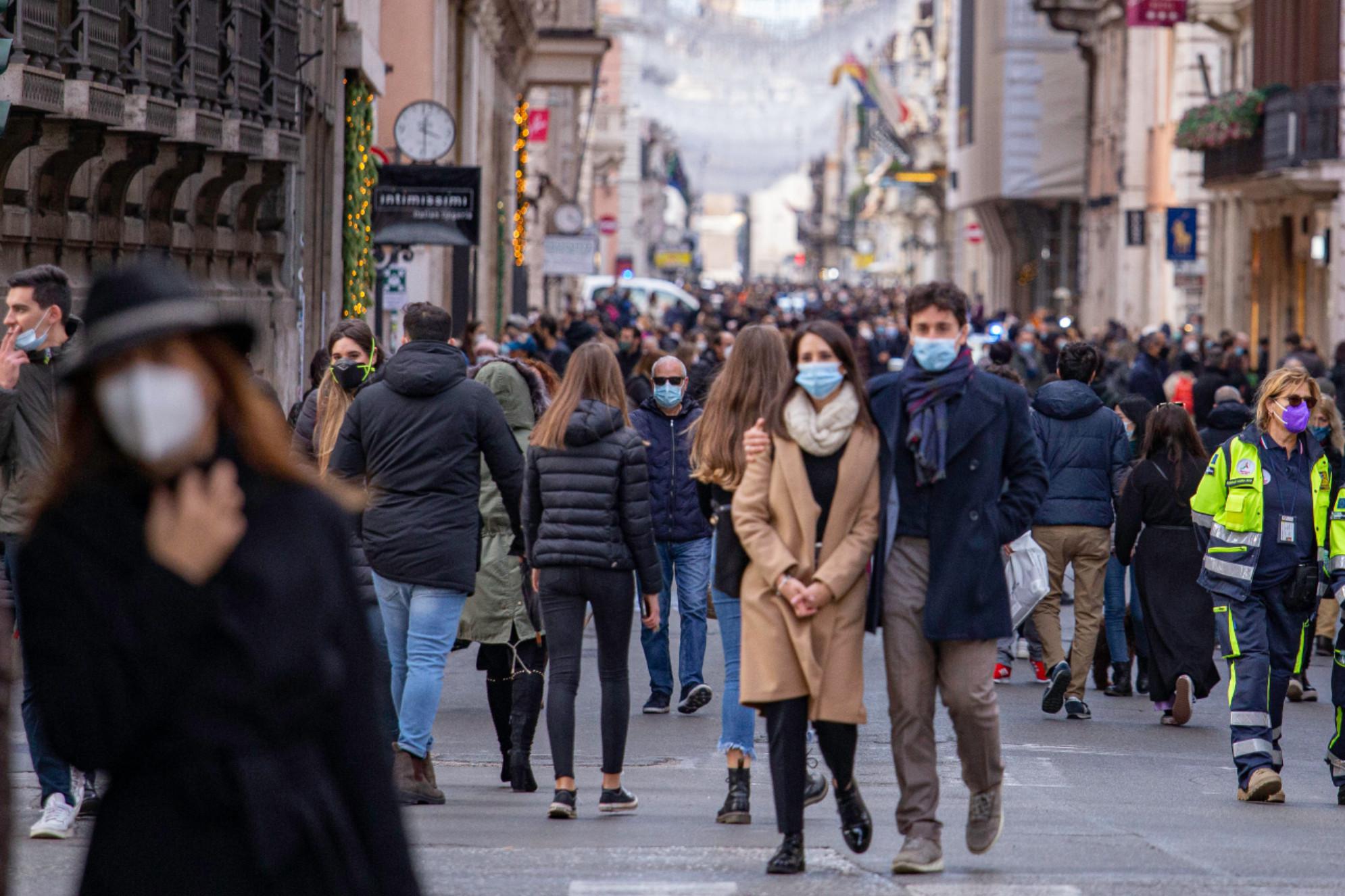 Covid, folla in centro a Roma: ecco le strade chiuse