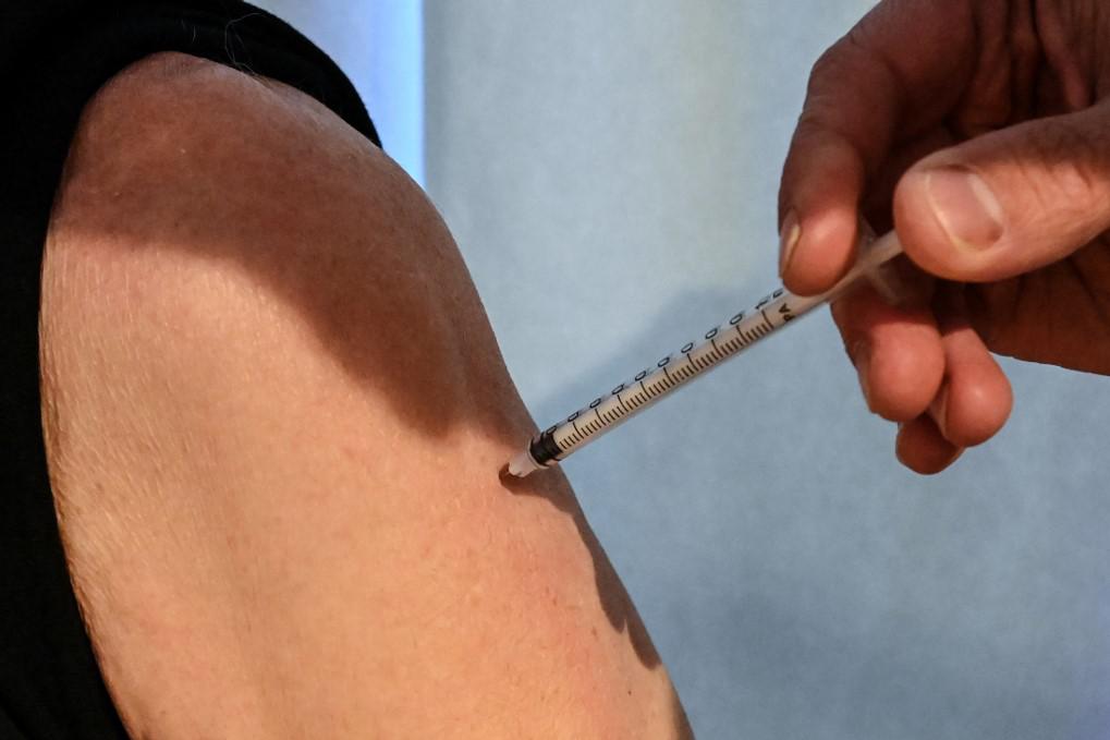 Covid Francia, dal 15 giugno vaccinazione aperta a tutti gli adulti