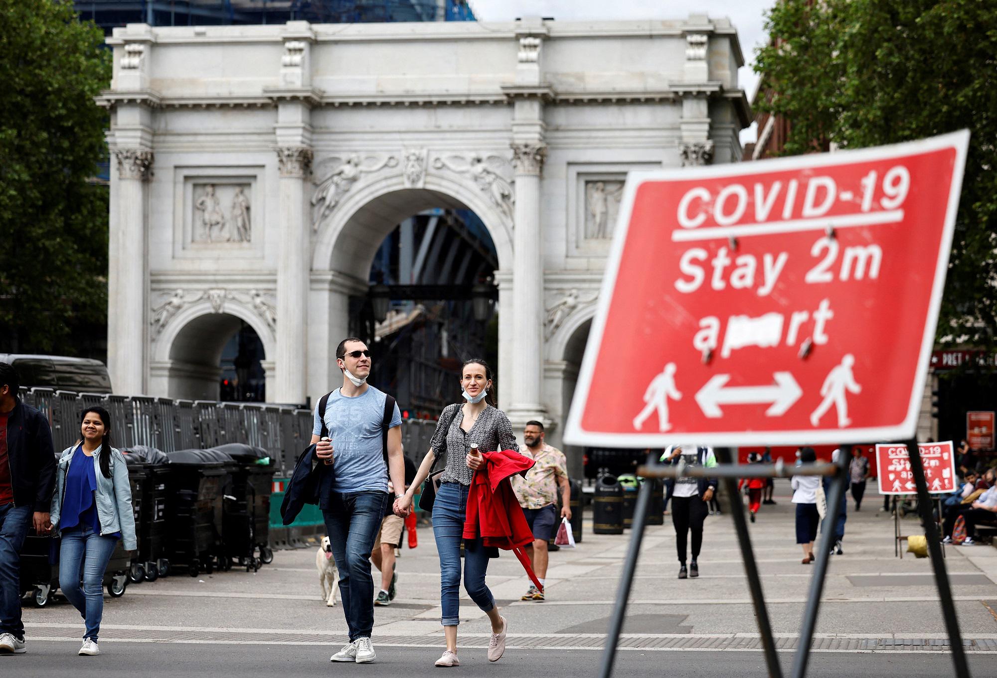 Covid Gb, Londra valuta rinvio di un mese per fine misure restrittive