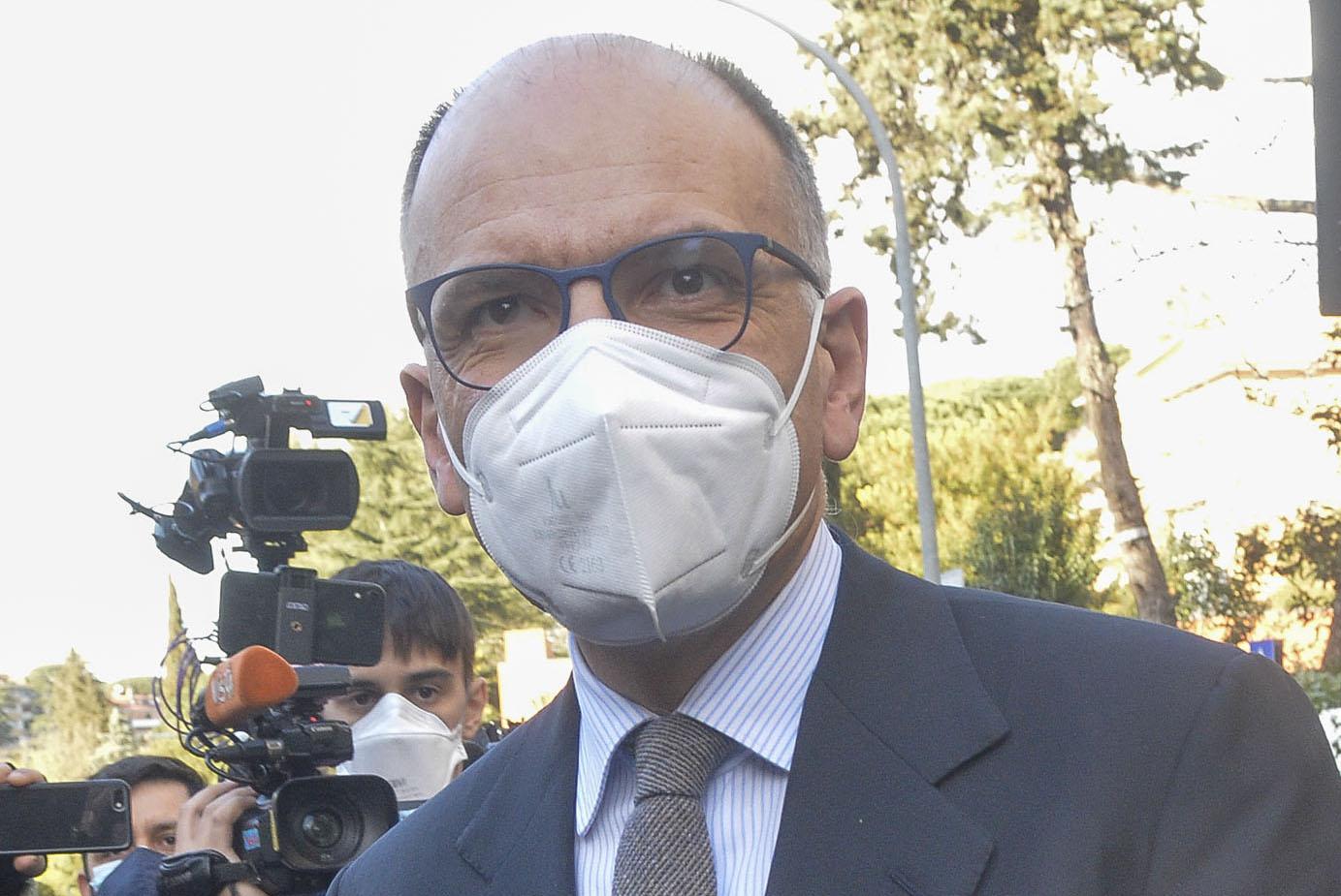 Covid Italia, Letta: "Date retta a me e non a Salvini o ci giochiamo l'estate"