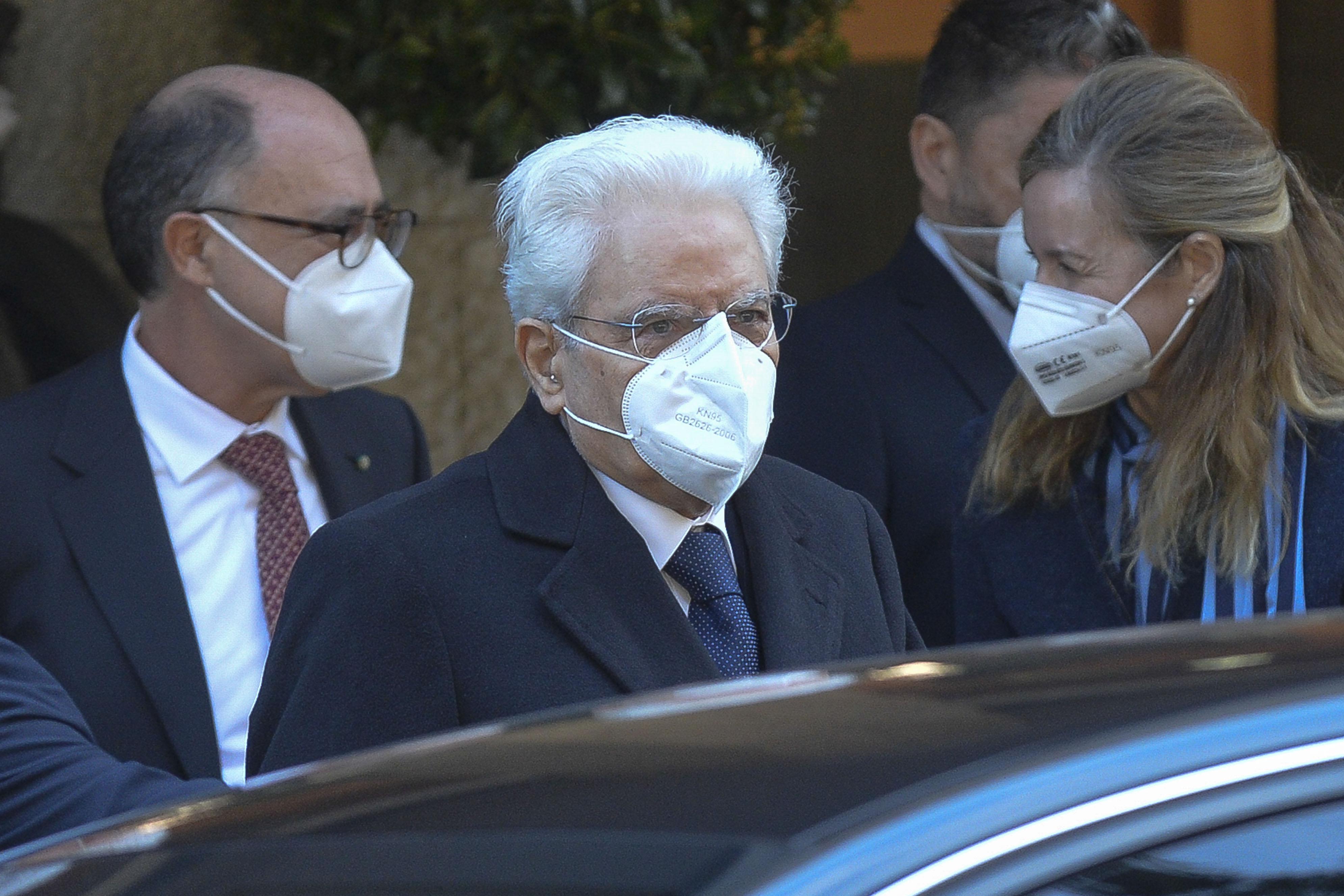 Covid, Mattarella allo Spallanzani per vaccino