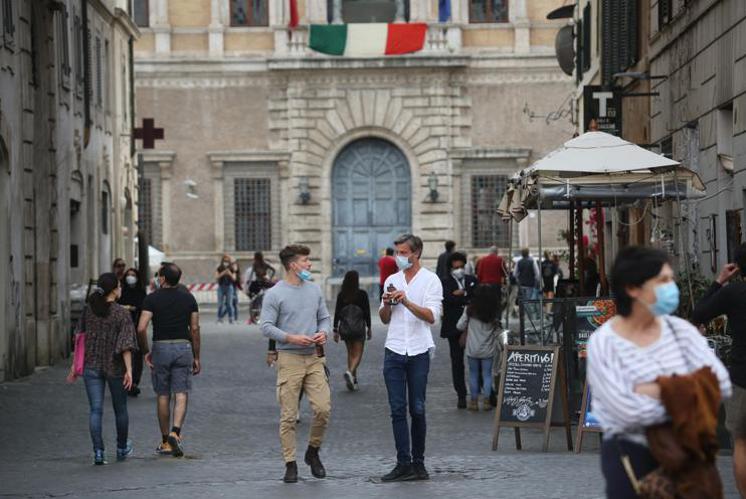 Covid oggi Italia, salgono regioni a rischio moderato: sono 17