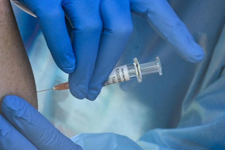 Covid, Pregliasco: "Ignobile che medici non vogliano vaccinarsi"