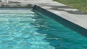 Cremona, trovato incosciente sul fondo della piscina: grave un ragazzino di 13 anni