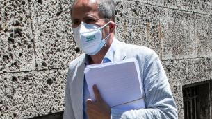 Crisanti: "70% vaccinati non basta, green pass esteso o obbligo vaccinale"