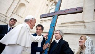 La Croce di Lampedusa benedetta da Papa Francesco il 2 aprile 2014