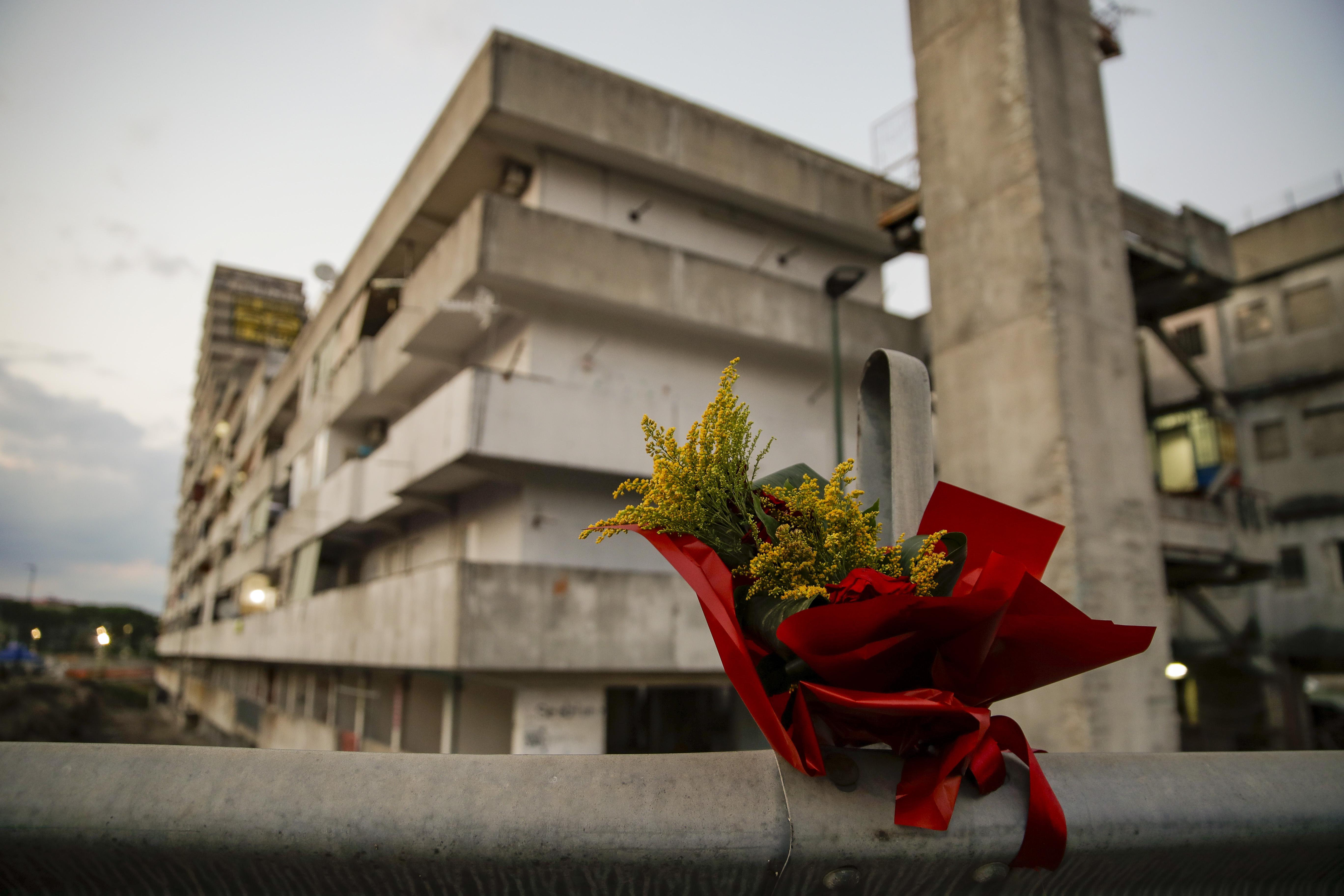 Crollo di Scampia, oggi i funerali