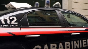 Crotone, perseguita, picchia e tenta di investire la figlia: arrestato 50enne