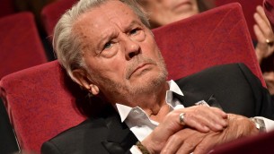 Delon, le malattie, le denunce e l'annuncio choc: "Voglio morire, la vita è finita"