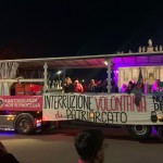 "Disarmiamo il patriarcato", l'onda fucsia in piazza contro la violenza sulle donne