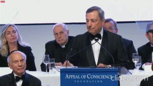 Draghi a New York: "Contro autocrazie evitare ambiguità" - Video