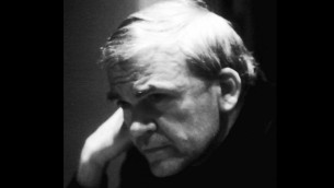 È morto Milan Kundera, lo scrittore aveva 94 anni