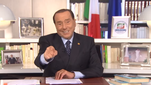 Elezioni 2022, Berlusconi dà del tu agli elettori: "Ciao, sei contento?"