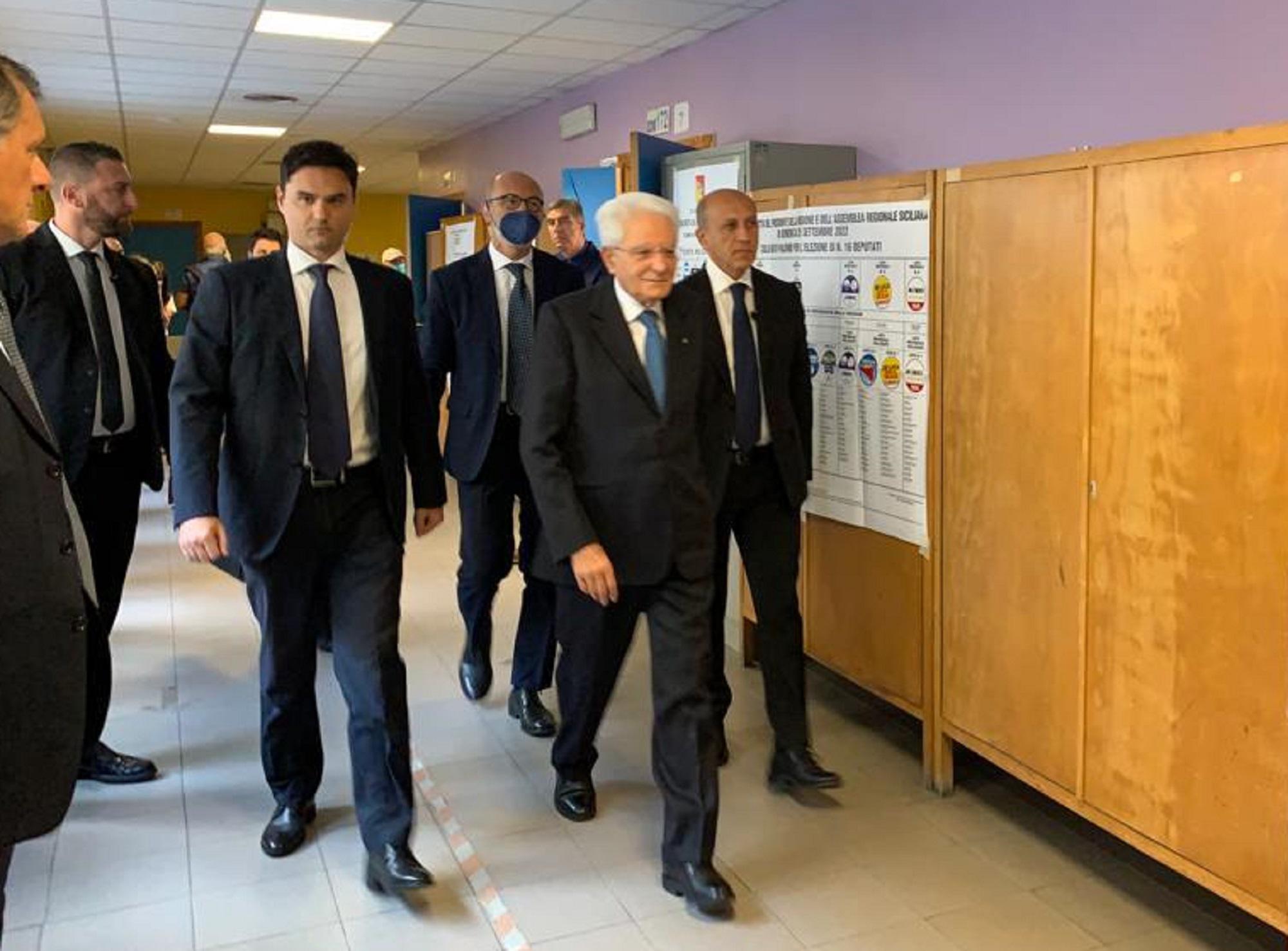 Elezioni 2022, presidente Mattarella ha votato a Palermo