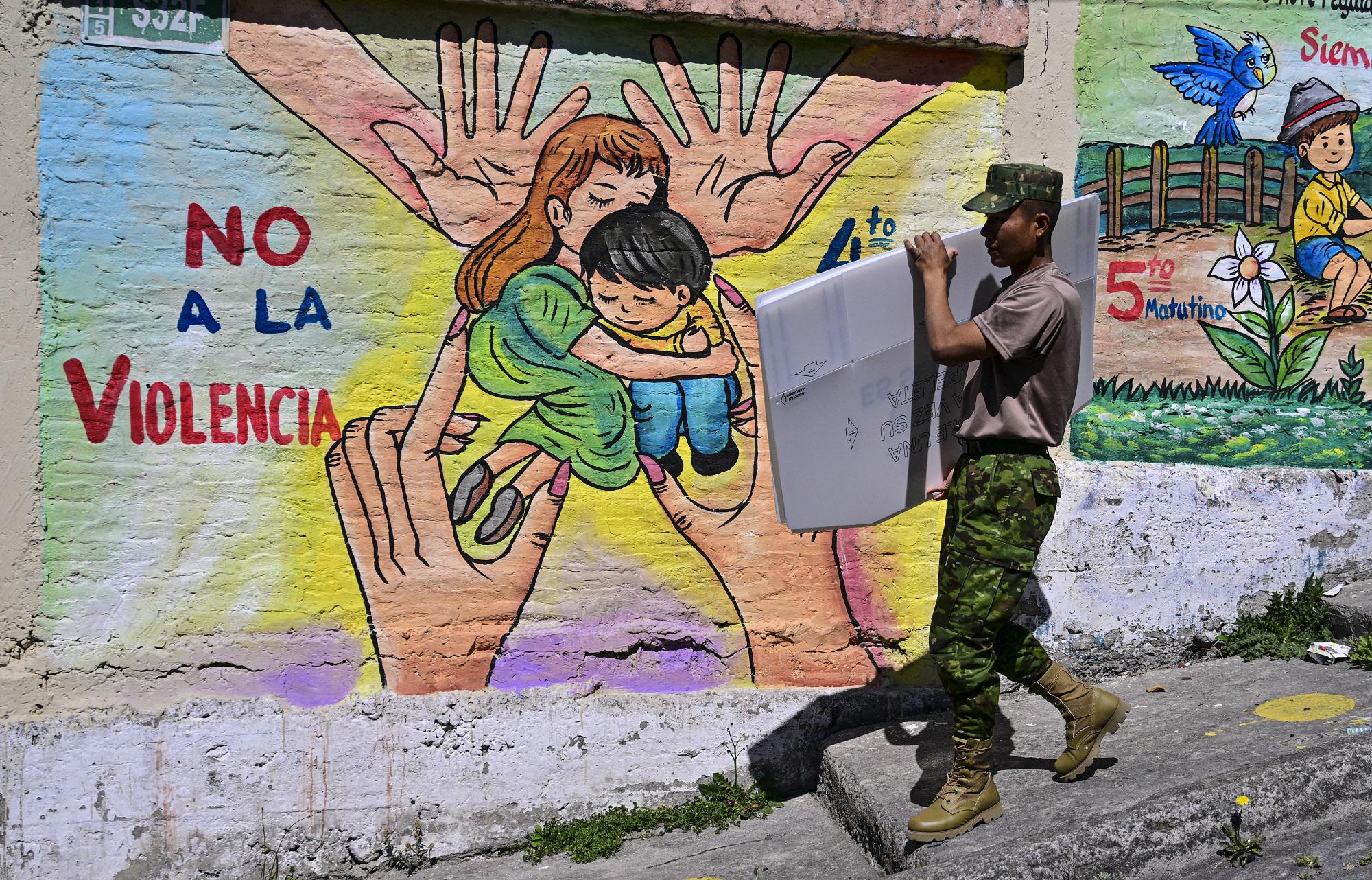 Elezioni Ecuador, voto tra insicurezza e paura dopo omicidio Villaviciencio