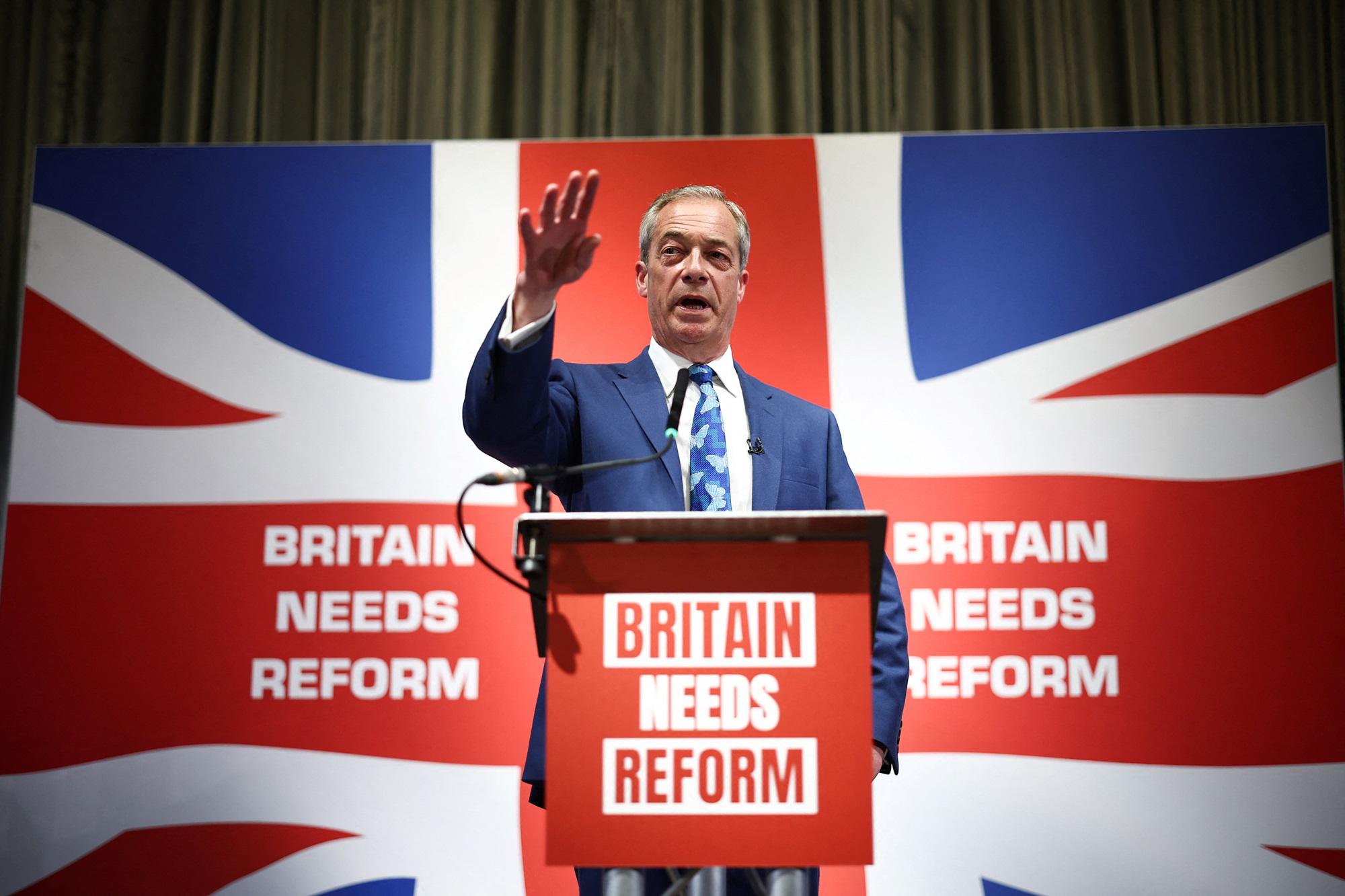 Elezioni Gb, Nigel Farage: ora Mr Brexit vuole una 'rivolta politica' nel Paese