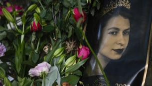 Elisabetta II, le regole per la camera ardente: niente fiori e silenzio per la Regina