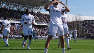 Empoli-Napoli 0-1, rigore di Kvaratskhelia e Conte tenta la fuga