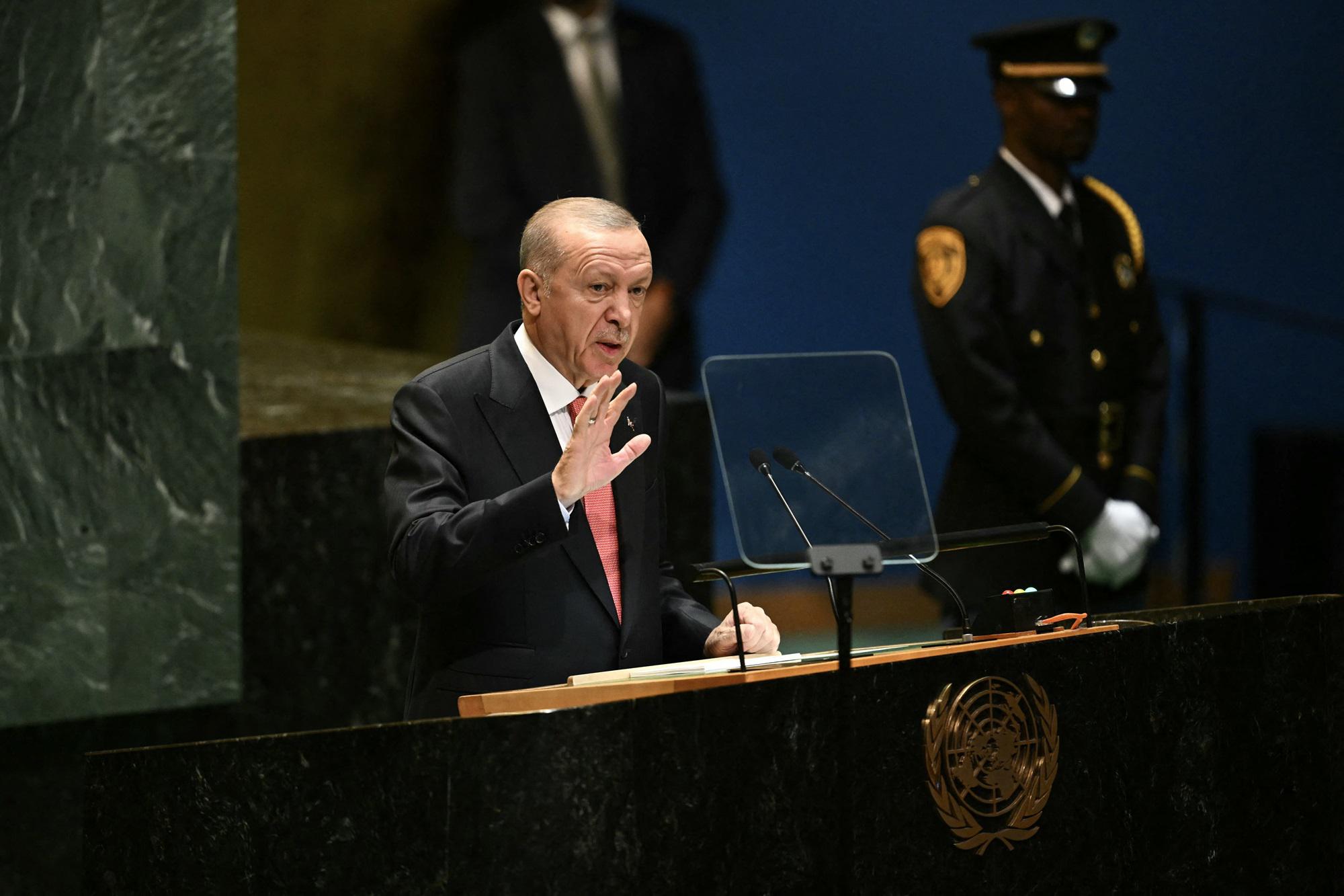 Erdogan all'Onu: "A Gaza politiche di massacro, chi media per tregua dà armi a Israele"