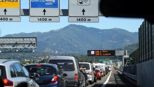 Esodo estivo 2023 e traffico da bollino nero, stop a 3 cantieri su 4