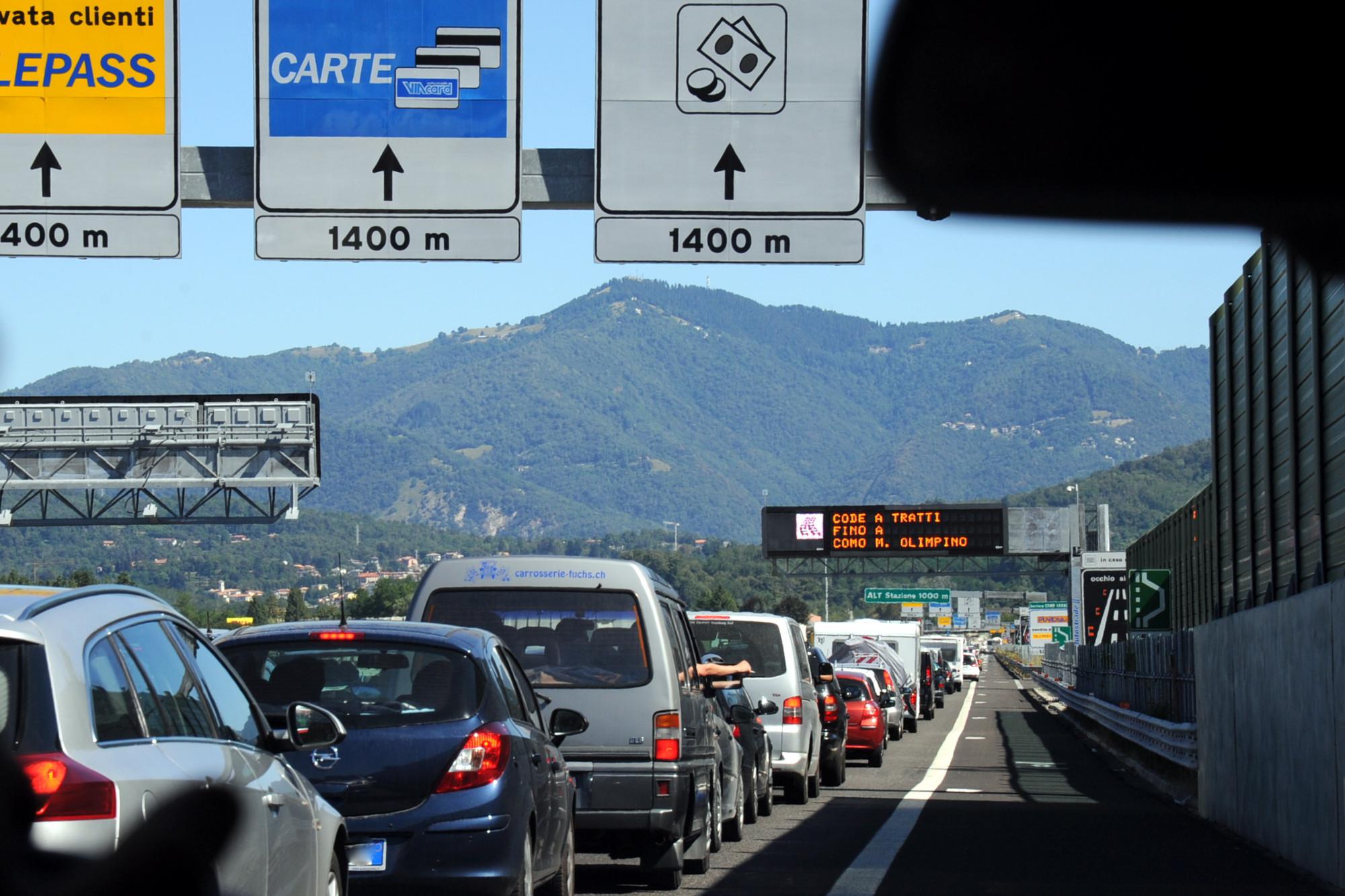 Esodo estivo 2023 e traffico da bollino nero, stop a 3 cantieri su 4