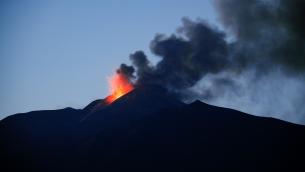 Etna, fontana di lava da cratere sud-est