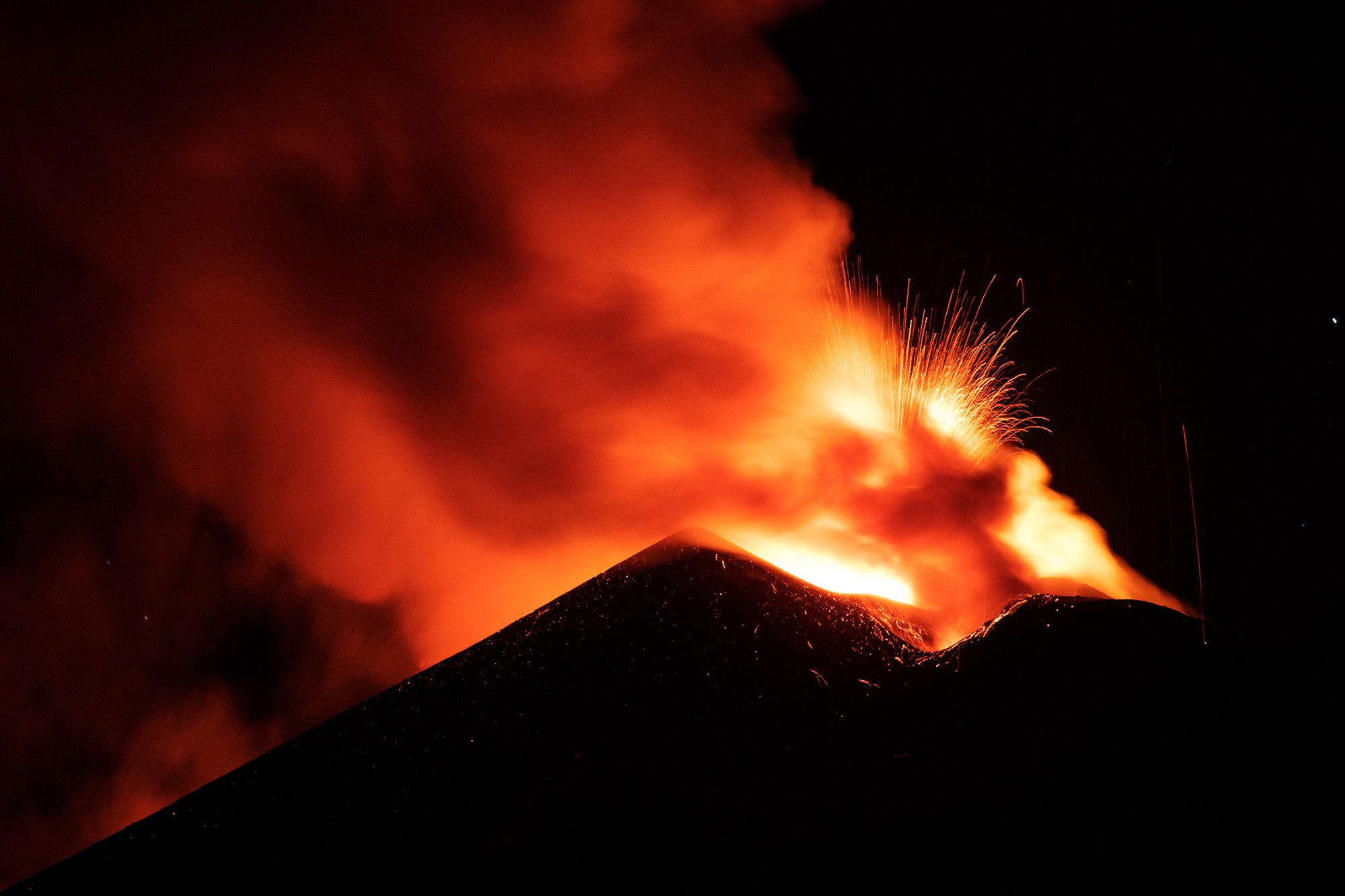 Etna in eruzione, allerta sale a 'preallarme'