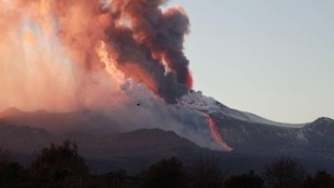 Etna in eruzione, chiusi due settori aeroporto Catania