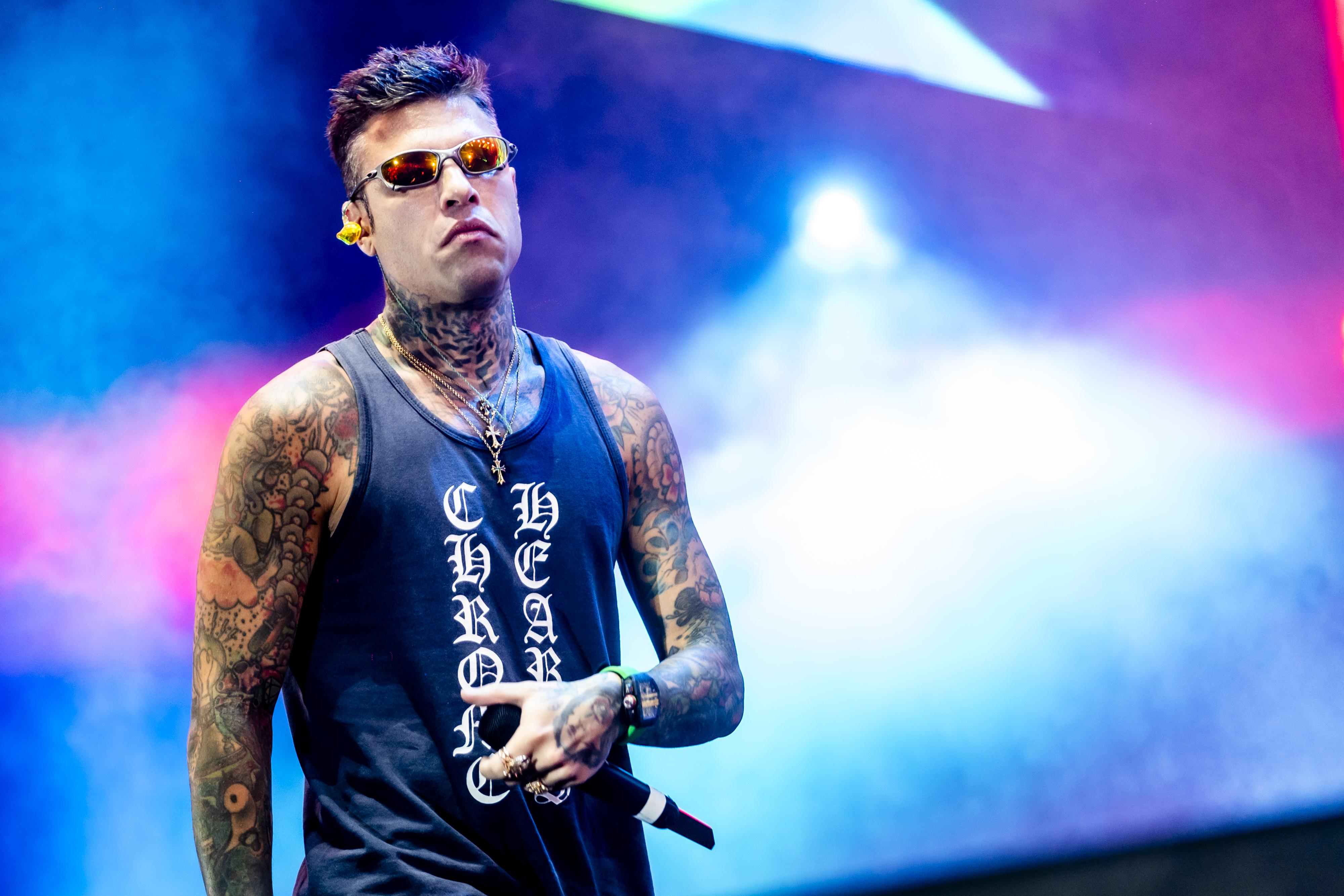 Fedez, la tragedia di Ozieri e l'attacco alla stampa: "Fate schifo"