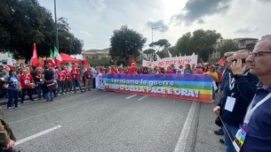 "Fermiamo le guerre", da Roma a Milano cortei in 7 città