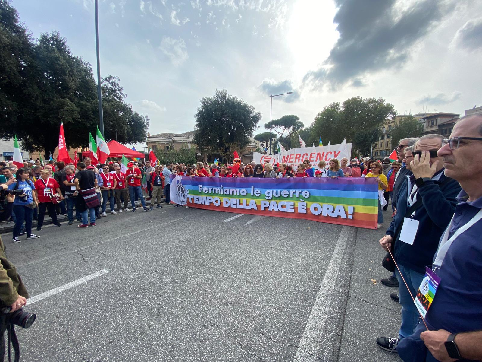 "Fermiamo le guerre", da Roma a Milano cortei in 7 città