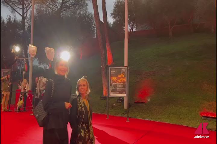 Festa del Cinema di Roma, Ilary Blasi scherza con i giornalisti e Michelle Hunziker sogna Brad Pitt